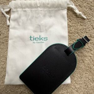 Tieks Black and Green Leather Luggage Tag
